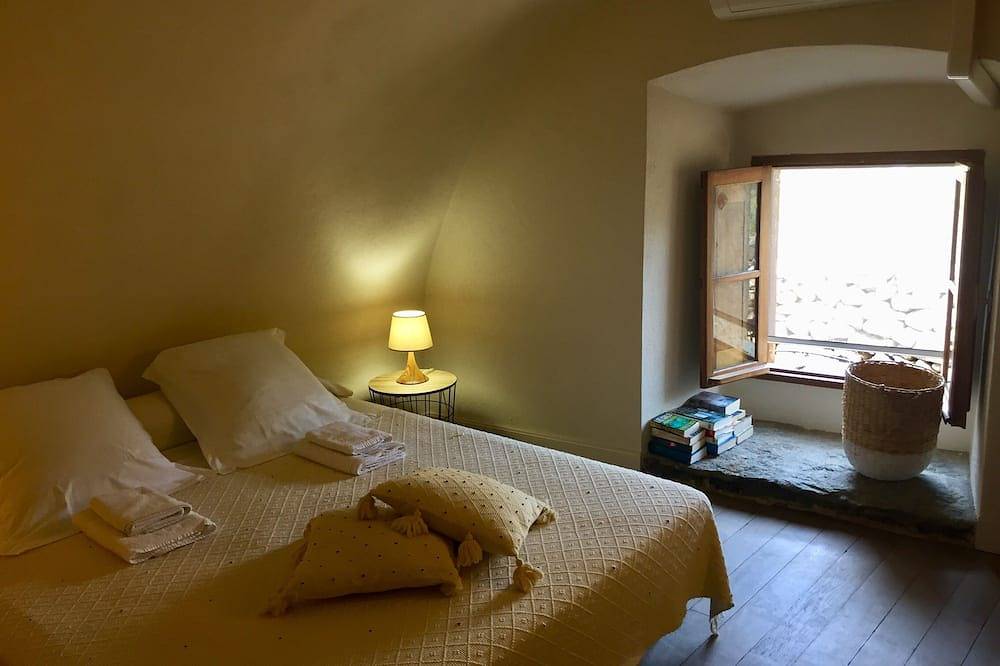 Maison de charme avec piscine chauffée aux portes de la Balagne in Castifao, Parc naturel régional de Corse
