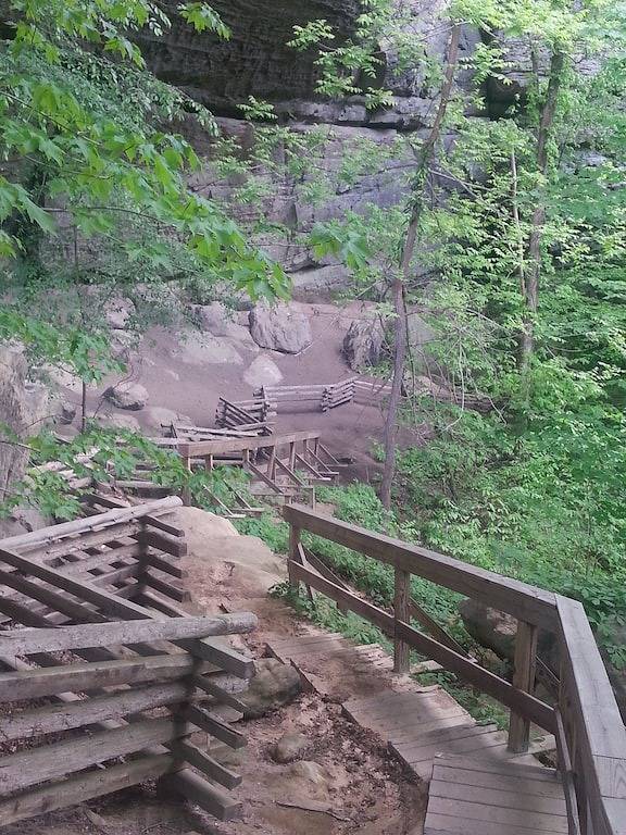 Log cabin for 8 people, with hot tub and yard as well as pool in Kentucky