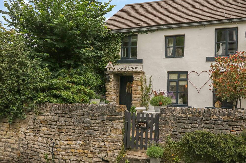 Grange Cottage, pet friendly in Castleton, Peak District in Castleton, Derbyshire