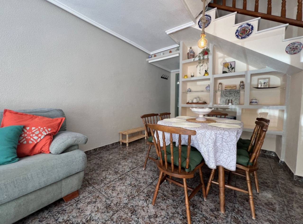 Charmante maison de 3 chambres avec piscine partagée à Punta Prima, Torrevieja in Punta Prima (Alicante), Torrevieja