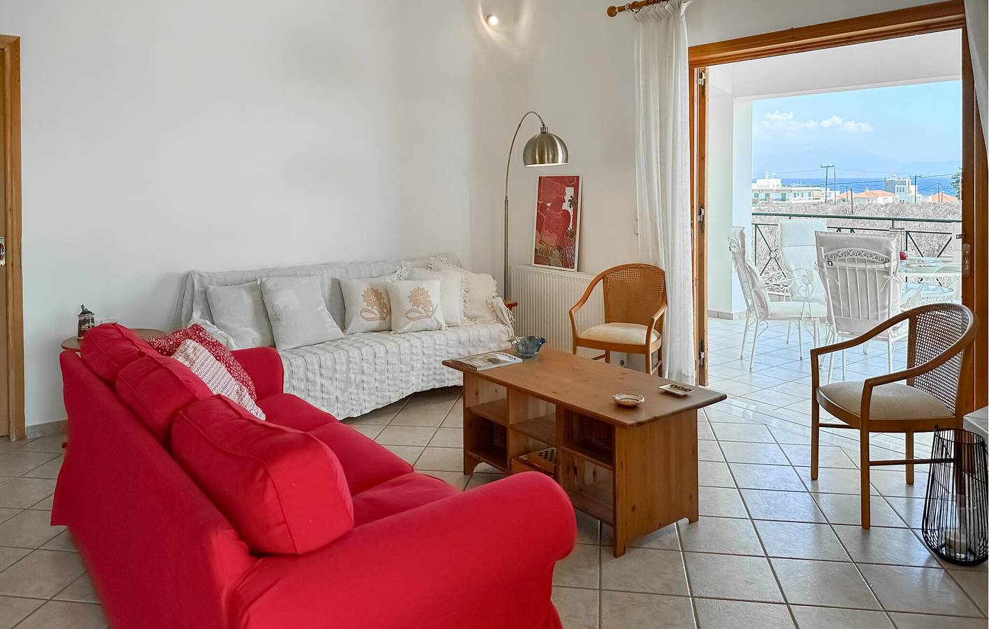 Rückzugsort am Meer mit Bergblick und Gartenterrasse in Korinthia