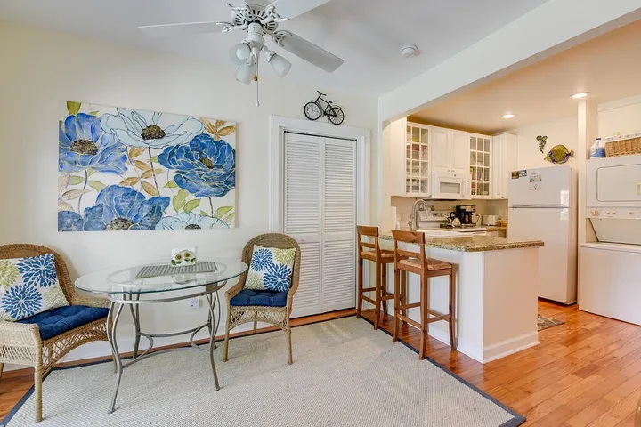 Vacation apartment for 2 people, with terrace and pool as well as yard - 1