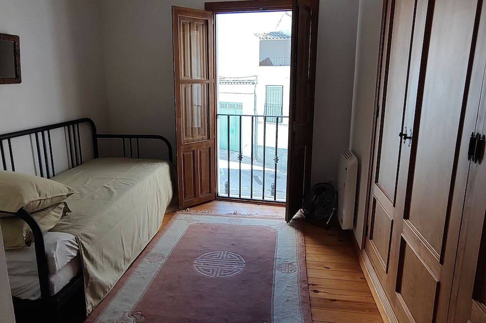 Comfortable house in historic Barrio and 5 minutes walk to town centre in Alhama de Granada, Granada Province