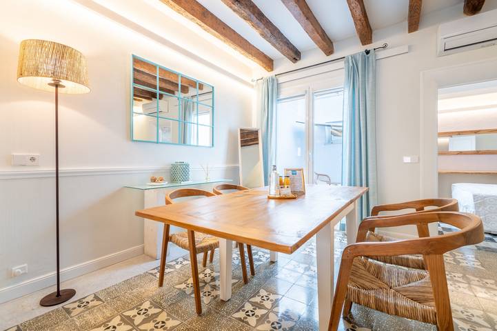 Apartamento inteiro, Apartamento 'Can 32 1 Habitación' com terraço privado, Wi-Fi e ar condicionado in Pollença Cidade, Pollença