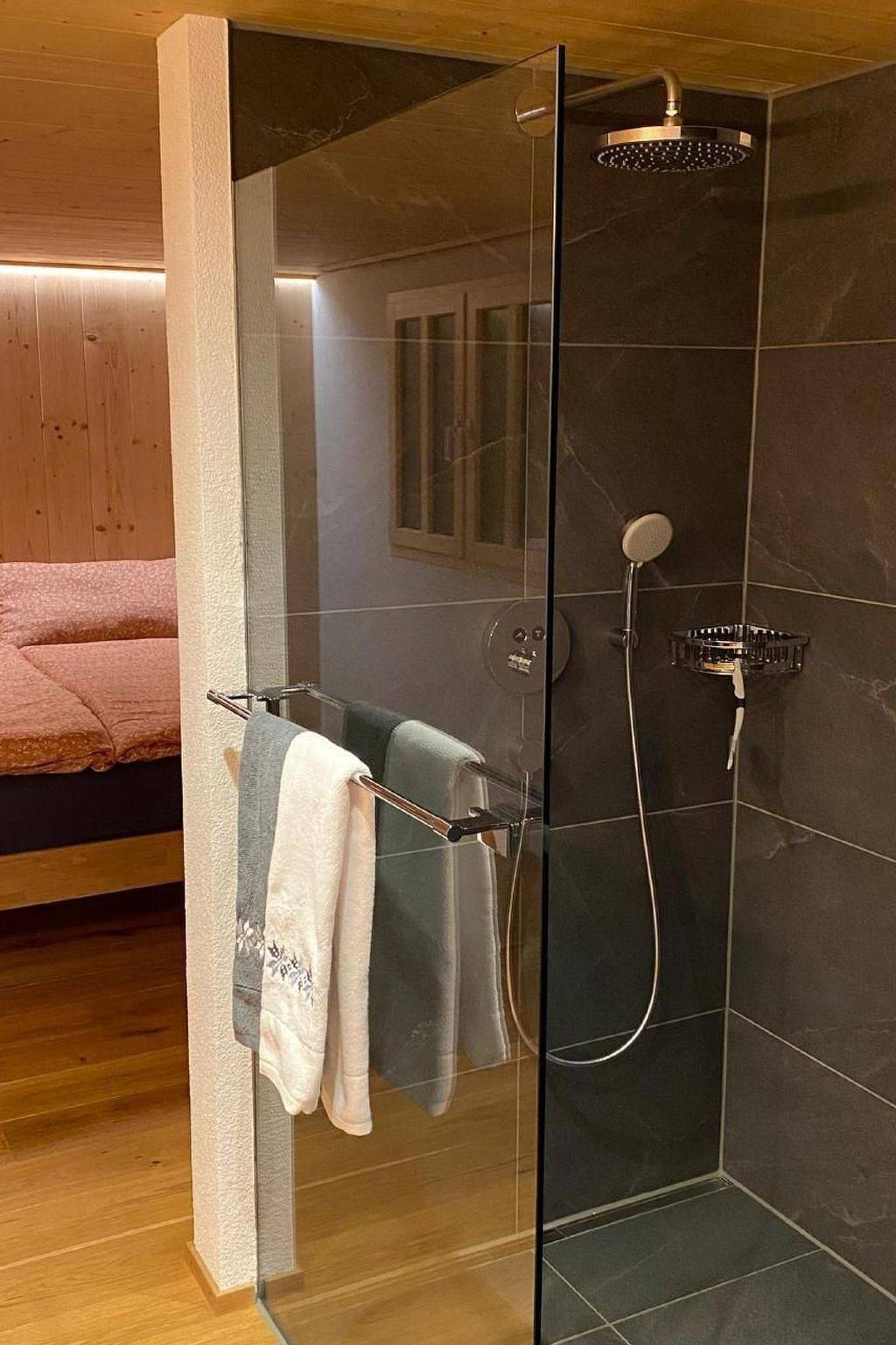 Chalet Brünig mit zwei Wohnungen in Meiringen, Berner Oberland