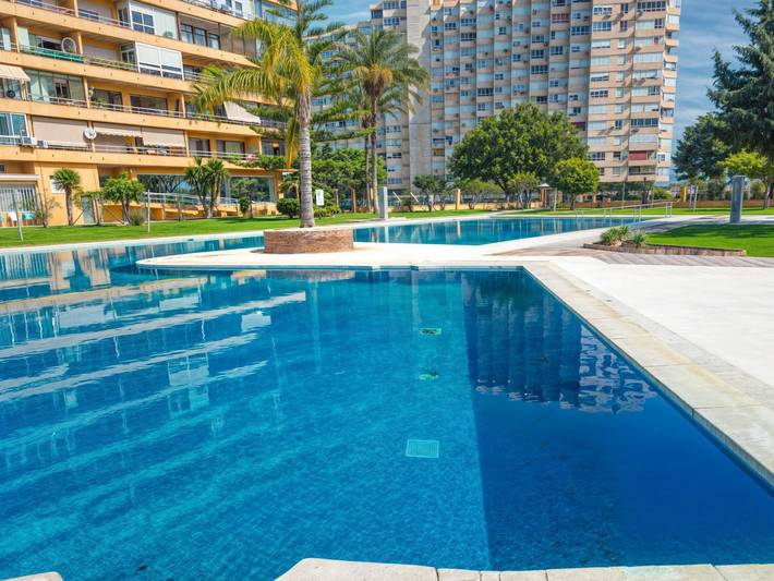 Apartamento para 4 personas, con Jardín y Piscina en La Colina Torremolinos