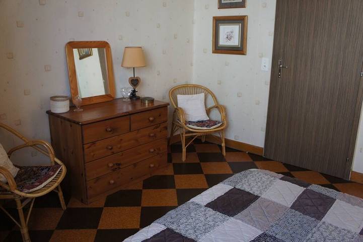 Location de vacances pour 8 personnes, avec jardin et balcon à Égliseneuve-d'Entraigues - 4