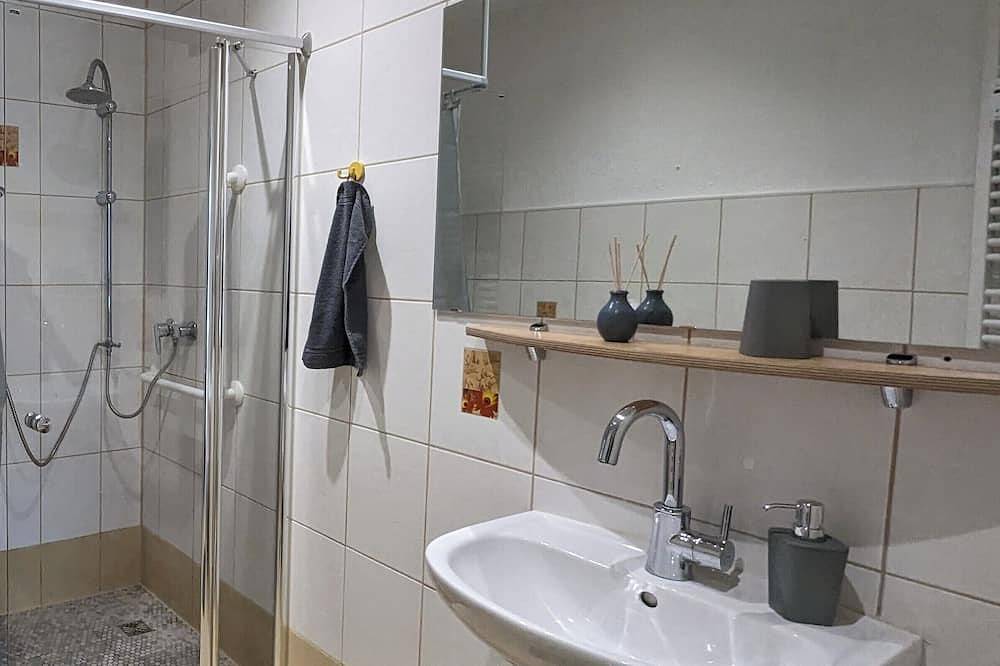 Ganze Wohnung, Schickes Apartment für 1-2 Personen, Schlafzimmer, Küche, Bad. Zentral gelegen. in Pforzheim, Nordschwarzwald
