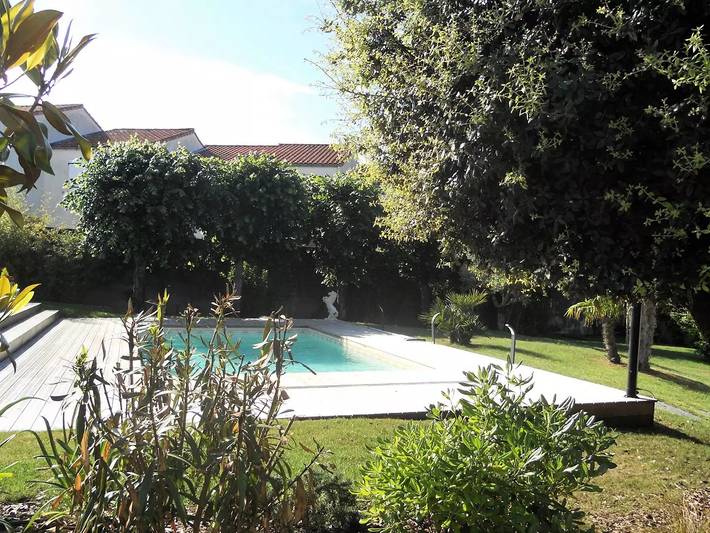 Location de vacances pour 6 personnes, avec piscine et terrasse dans Plage du Bureau