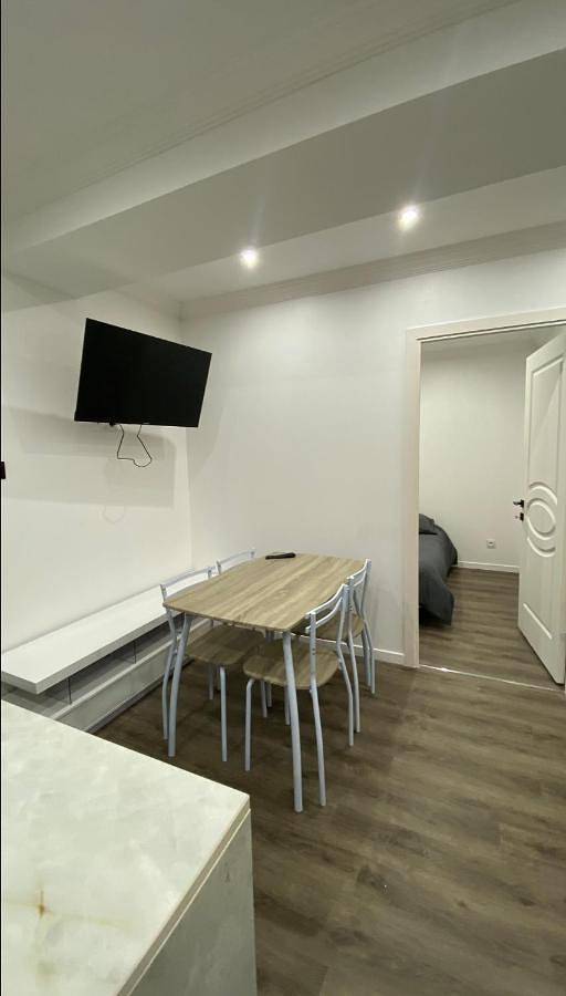 Appartement entier, Two-Bedroom Apartment in Aiguebelle (Savoie), Région de Saint-Jean-de-Maurienne