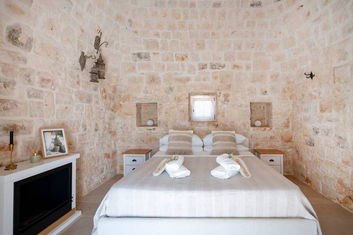 'Il Trullo di Grace' with Private Garden, Wi-Fi and Air Conditioning in Castellana Grotte, Bari Province