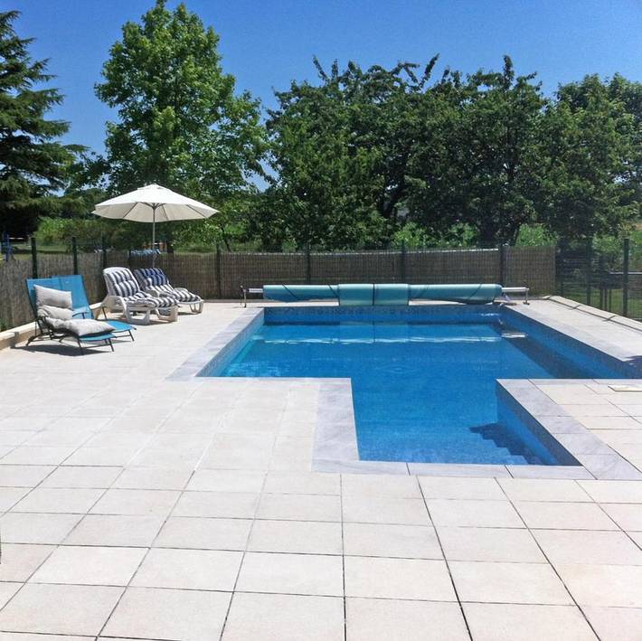 Gîte pour 3 personnes, avec piscine ainsi que jardin et jacuzzi, adapté aux familles à Trévérien