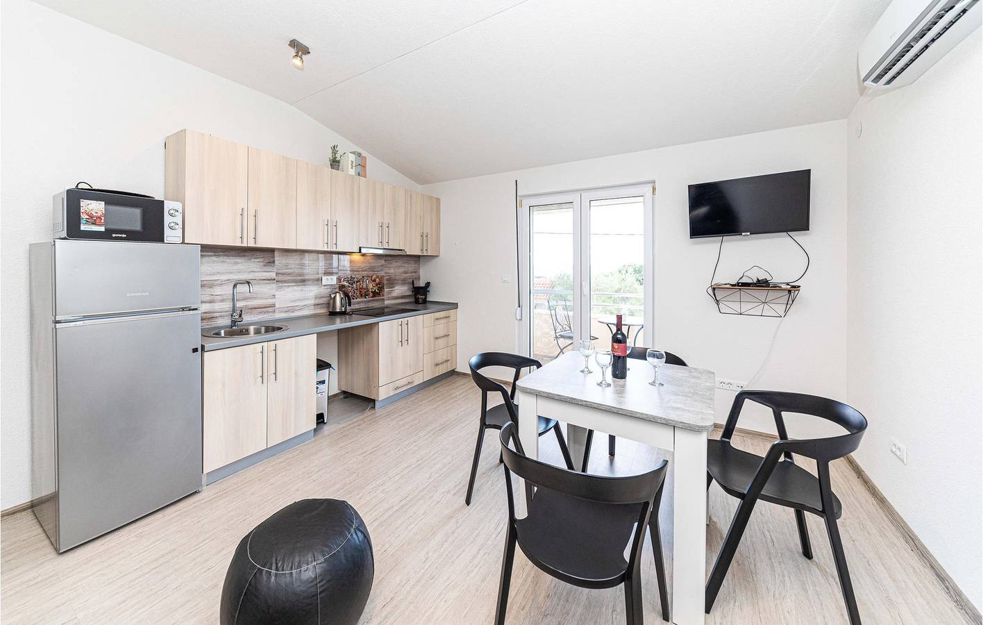 Ganze Ferienwohnung, Ferienwohnung für 4 Personen mit Garten in Kastel Luksic, Kaštela