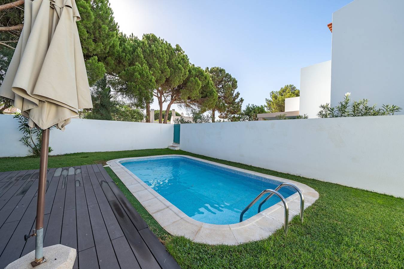 Villa Prainha: Casa con Piscina Privada, Wi-Fi y Aire Acondicionado para 8 Personas in Alvor, Distrito de Faro