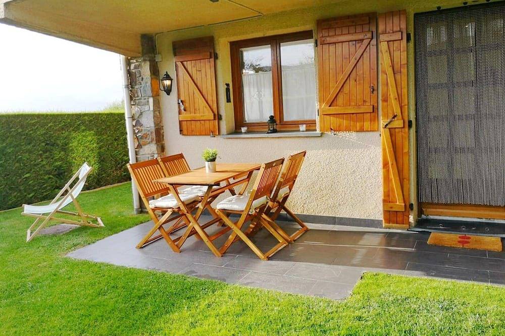 Entire apartment, Ground Floor 1 room Pool, Fireplace & Private Garden in Osséja, Parc naturel régional des Pyrénées catalanes