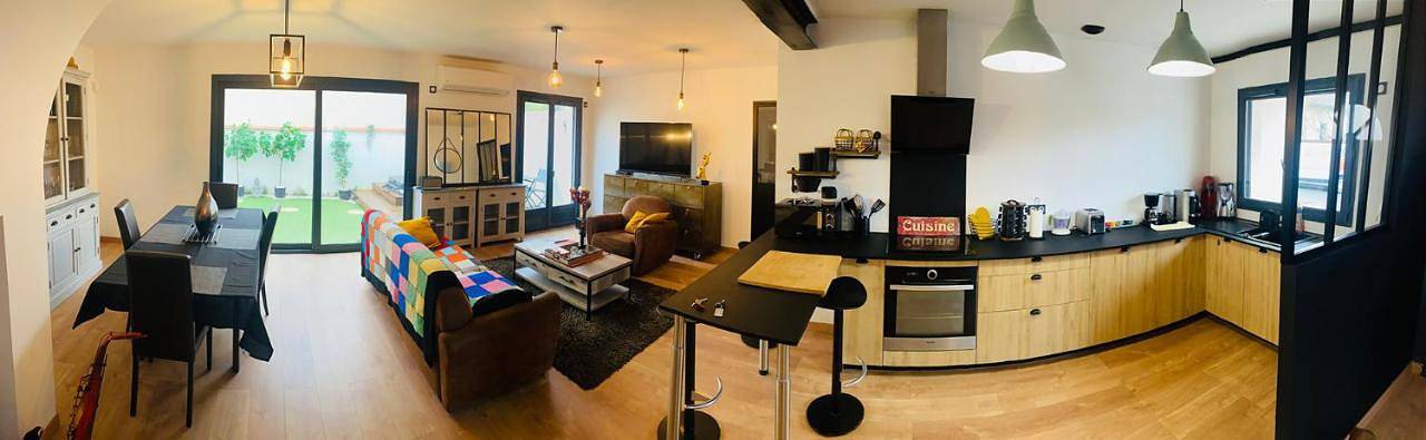 Maison de vacances pour 6 personnes, avec Balcon et Jacuzzi ainsi que Terrasse et Jardin à Cenon
