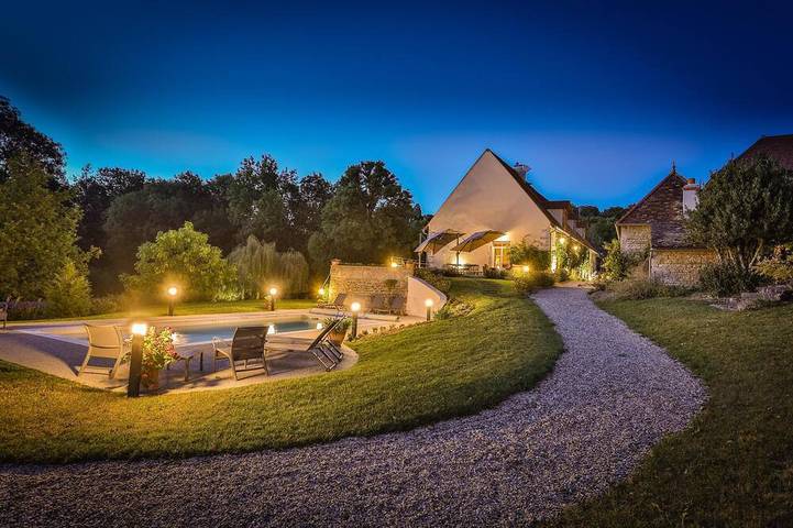 Location de vacances pour 12 personnes, avec jardin à Change