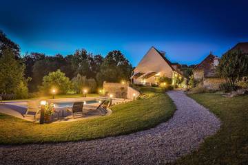 Gîte pour 12 personnes, avec jacuzzi et jardin à Change