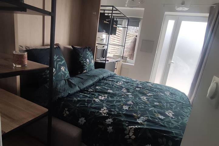 Apartamento entero, Accommodation, terrace and secure, covered parking lot 5 minutes from Lille in Marcq-en-Barœul, Lille region