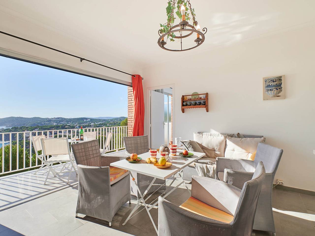 Geheel appartement, 3-bedroom apartment with terrace and parking, 550m to the beach in Llafranc, Palafrugell