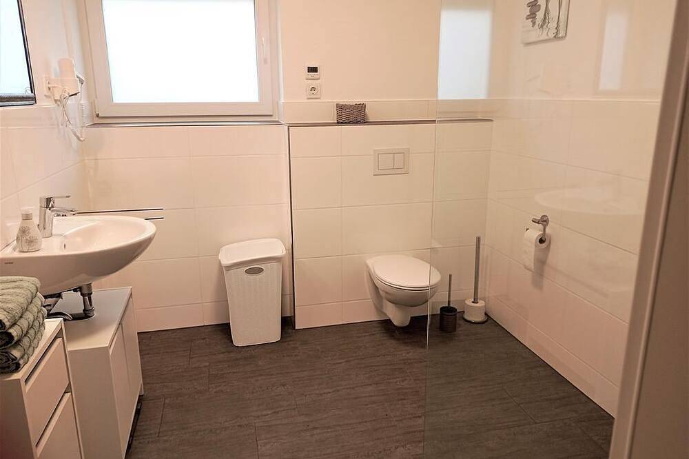 Ganze Wohnung, 3-Bett-Ferienwohnung Karin, bis 4 Personen - Ferienhaus Egger in Üdersdorf, Vulkaneifel