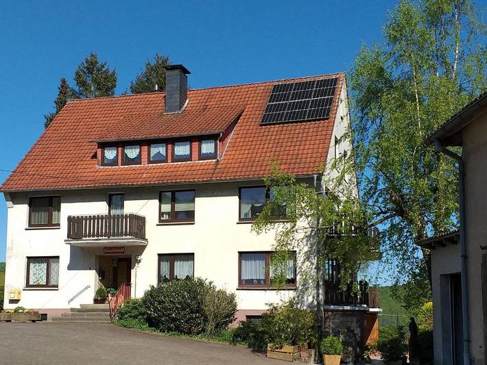 Ferienwohnung für 5 Personen, mit Balkon und Terrasse sowie Garten und Ausblick