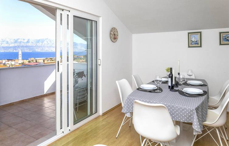 Entire holiday apartment, Charming Sea-View Apartment with Terrace & Parking, 2.5km to Beach in Supetar, Brac