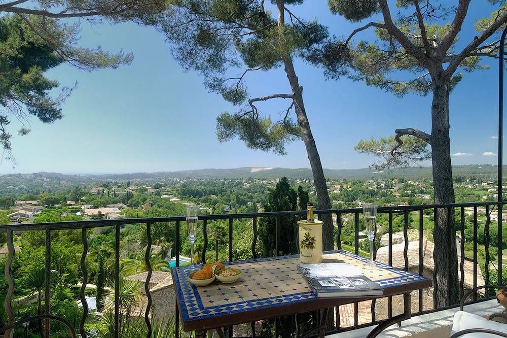 Villa Olivade. Panoramic Sea Views – Private Balconies, Terraces & Garden in Saint-Paul-de-Vence, Cannes region