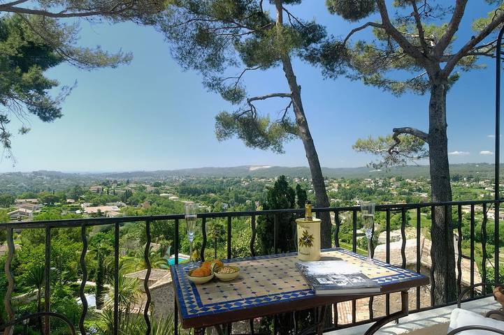 Villa pour 2 personnes, avec Balcon et Terrasse ainsi que Jardin et Piscine à Saint-Paul-de-Vence