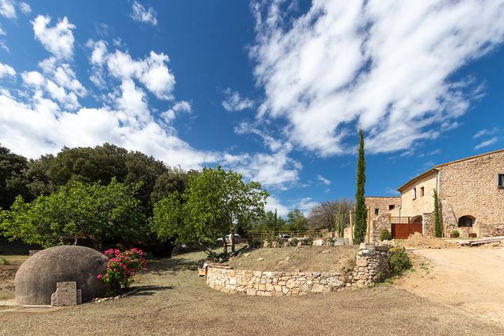 Casa de huéspedes para 9 personas, con jardín además de terraza y piscina, Se admiten mascotas en Pirineo Catalan - 2