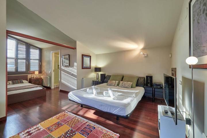 Casa rural para 14 personas, con piscina además de vistas y jardín, Se admiten mascotas en Bages - 4