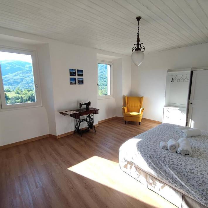 Gîte pour 6 personnes, avec balcon à Corniglio