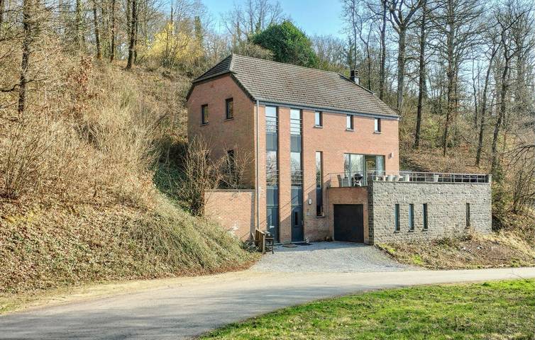 Maison de vacances pour 9 personnes, avec Terrasse ainsi que Jacuzzi et Sauna à Barvaux