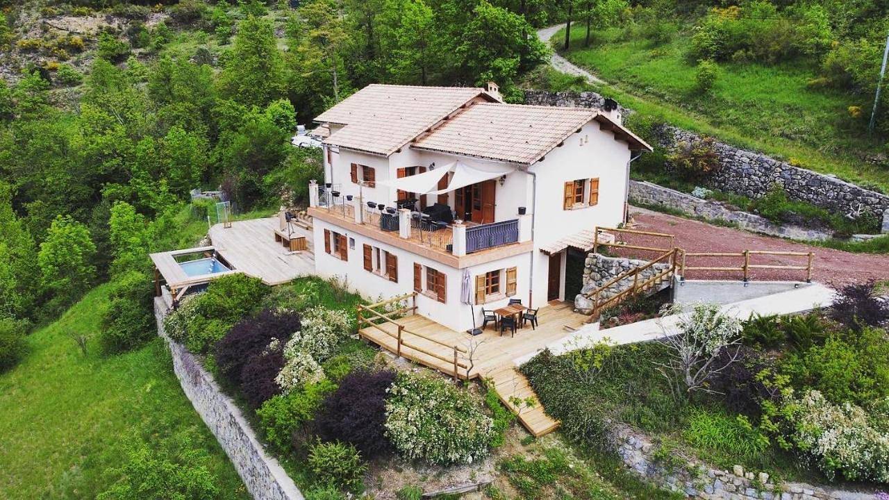 Appartement entier, Le gîte de château vieux in Guillaumes, Région de Nice