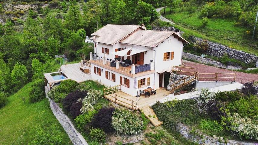 Gîte pour 6 personnes, avec jardin et vue à Guillaumes - 2