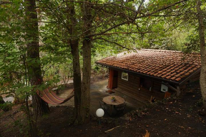 Casa vacanza per 4 persone, con Idromassaggio e Terrazza nonché Giardino e Panorama a Pedara