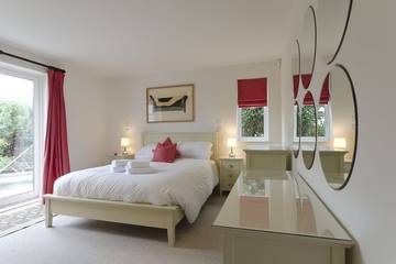 Holiday Home for 12 People in Rock, St Minver Lowlands, Photo 1