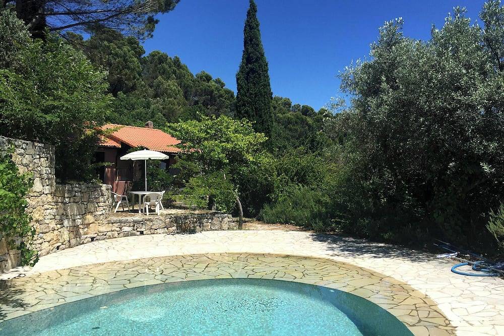 Perfect 3-bedroom cottage in charming Bargemon for your getaway in Bargemon, Région de Draguignan