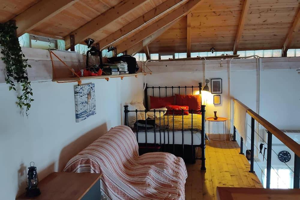 Traditional renovated stone house - 5 min from the beach! in Euböa