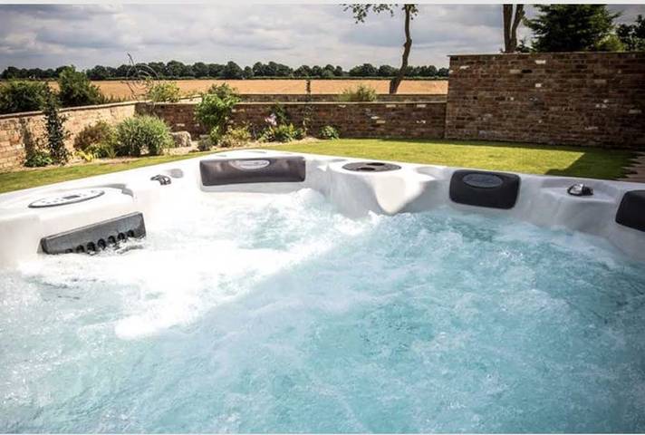 Glebe Farm 4Br, Sleeps 11, Hot Tub, Pet Friendly in Welton (Lincolnshire), Lincolnshire