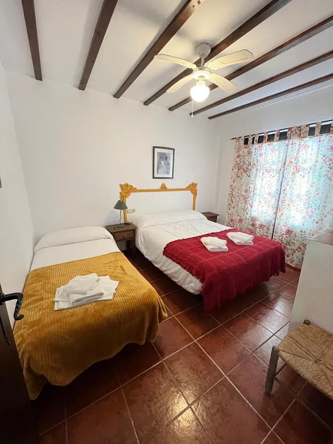 Casa de vacaciones para 18 personas, con balcón además de vistas y piscina - 1