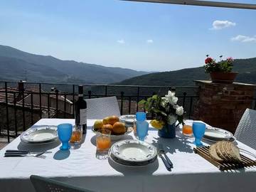 Location de vacances pour 6 personnes, avec terrasse à Lucinasco