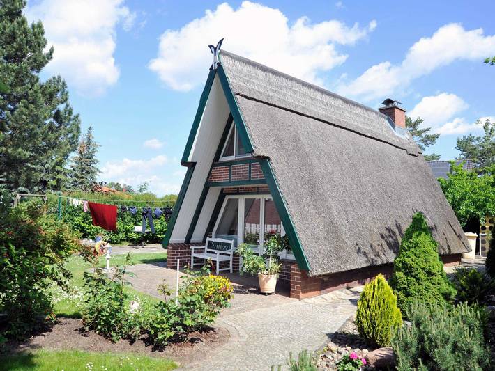 Ferienhaus für 4 Personen, mit Terrasse und Garten in Freest