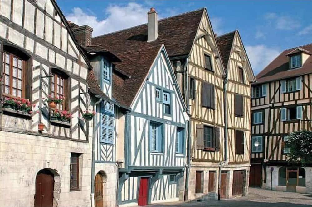 Graziosa casa ai piedi della Cure d'Arcy in Arcy-sur-Cure, Région d'Auxerre