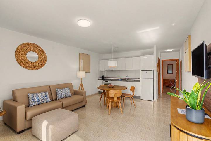Apartamento entero, Apartamento "Callao Beach 5" con vista a la montaña, terraza y Wi-Fi in Punta de las Mujeres, Haría