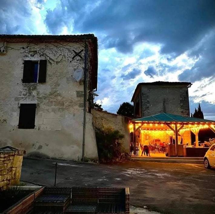 Location de vacances pour 14 personnes, avec piscine ainsi que jardin et vue à Champagne-et-Fontaine - 3