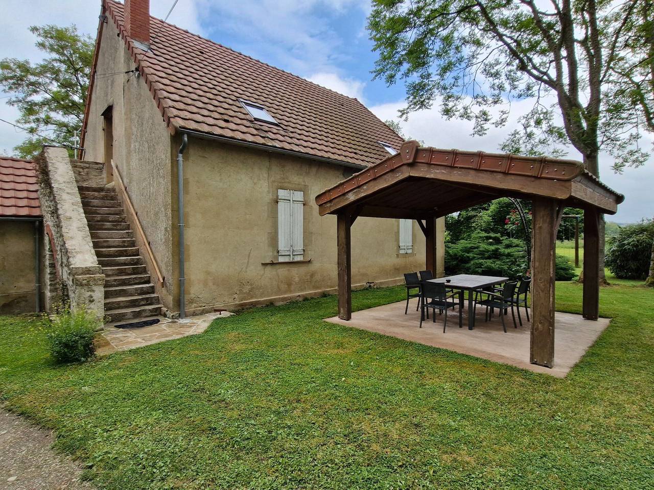 Apartamento entero, Apartamento tranquilo en granja en Decize in Decize, Nièvre