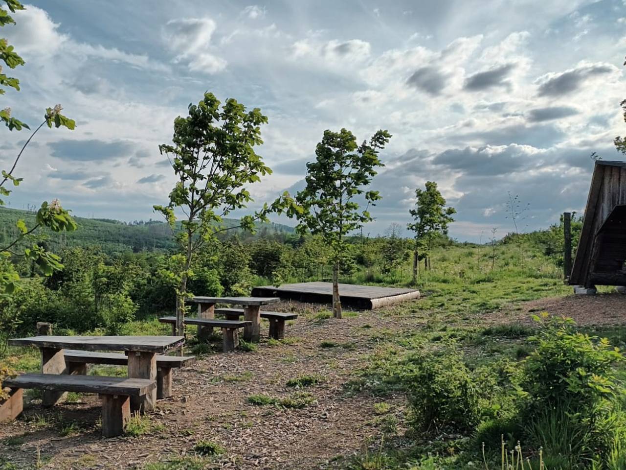 Ganze Ferienwohnung, Trekkingplatz Himmelsnah - Holzplattform, max. 2 Zelte, max. 4 Personen in Brilon, die Mittelgebirge