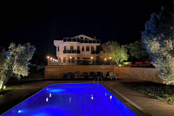 Villa für 11 Personen, mit Whirlpool und Garten - 1