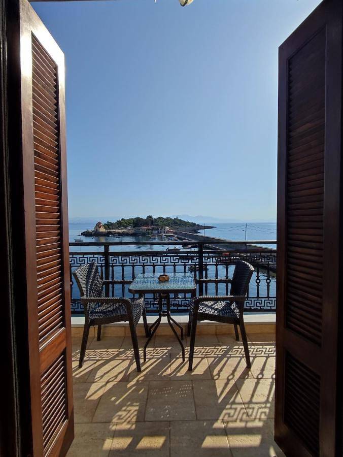 Gîte pour 2 personnes, avec Balcon ainsi que Terrasse et Vue dans Gytheion - 2